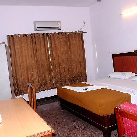 Srs Regency Hotel Анантапур Экстерьер фото
